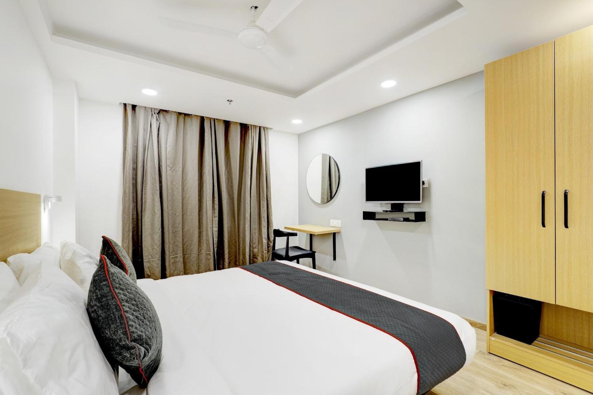 Готель Super Townhouse Rajyash Rise Sarkhej Екстер'єр фото