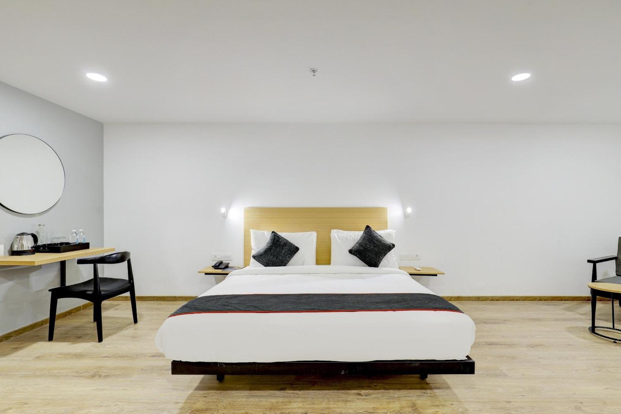 Готель Super Townhouse Rajyash Rise Sarkhej Екстер'єр фото