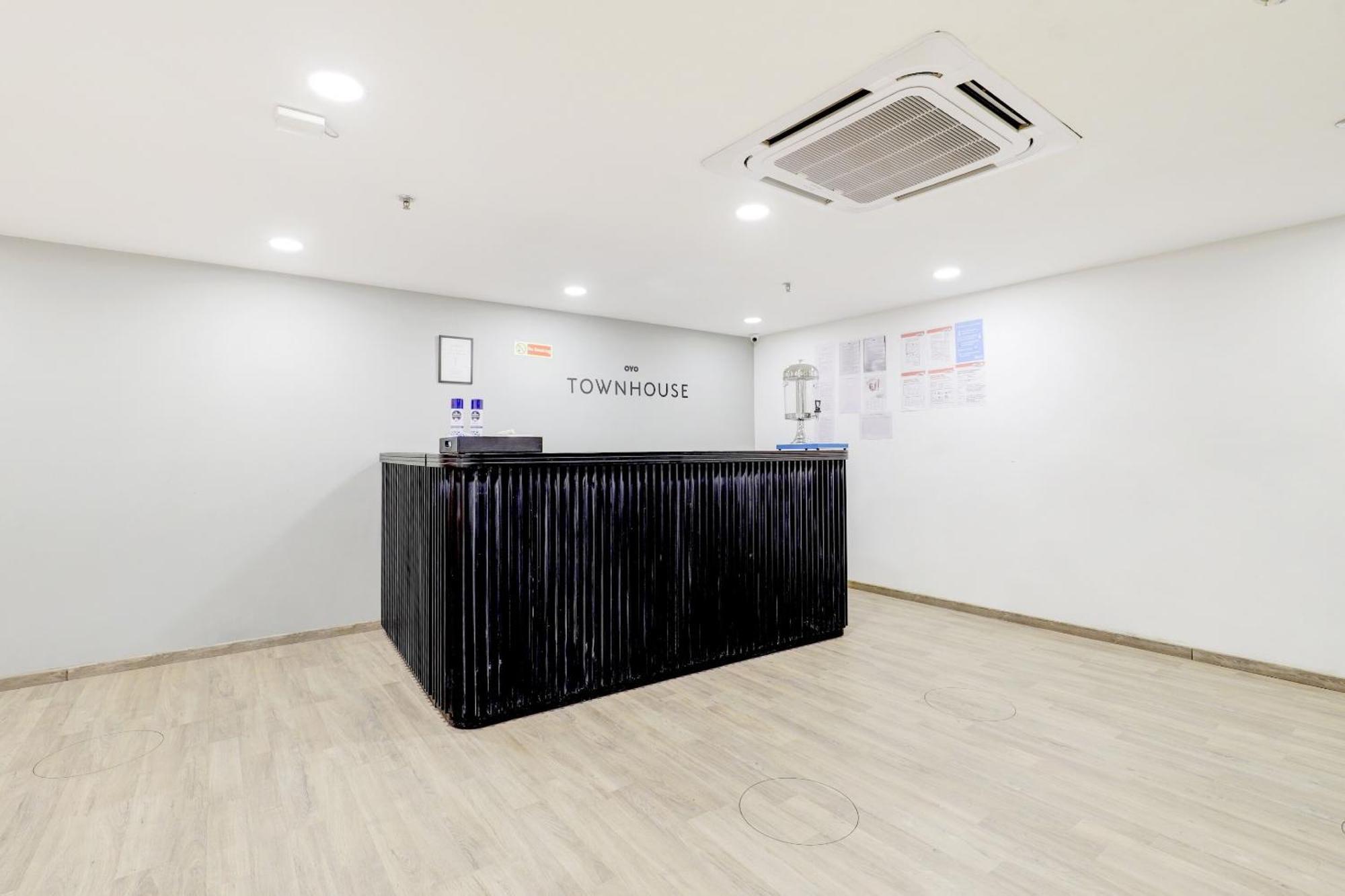 Готель Super Townhouse Rajyash Rise Sarkhej Екстер'єр фото