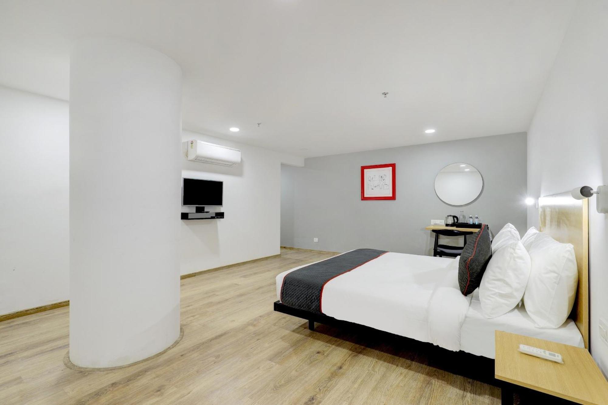 Готель Super Townhouse Rajyash Rise Sarkhej Екстер'єр фото